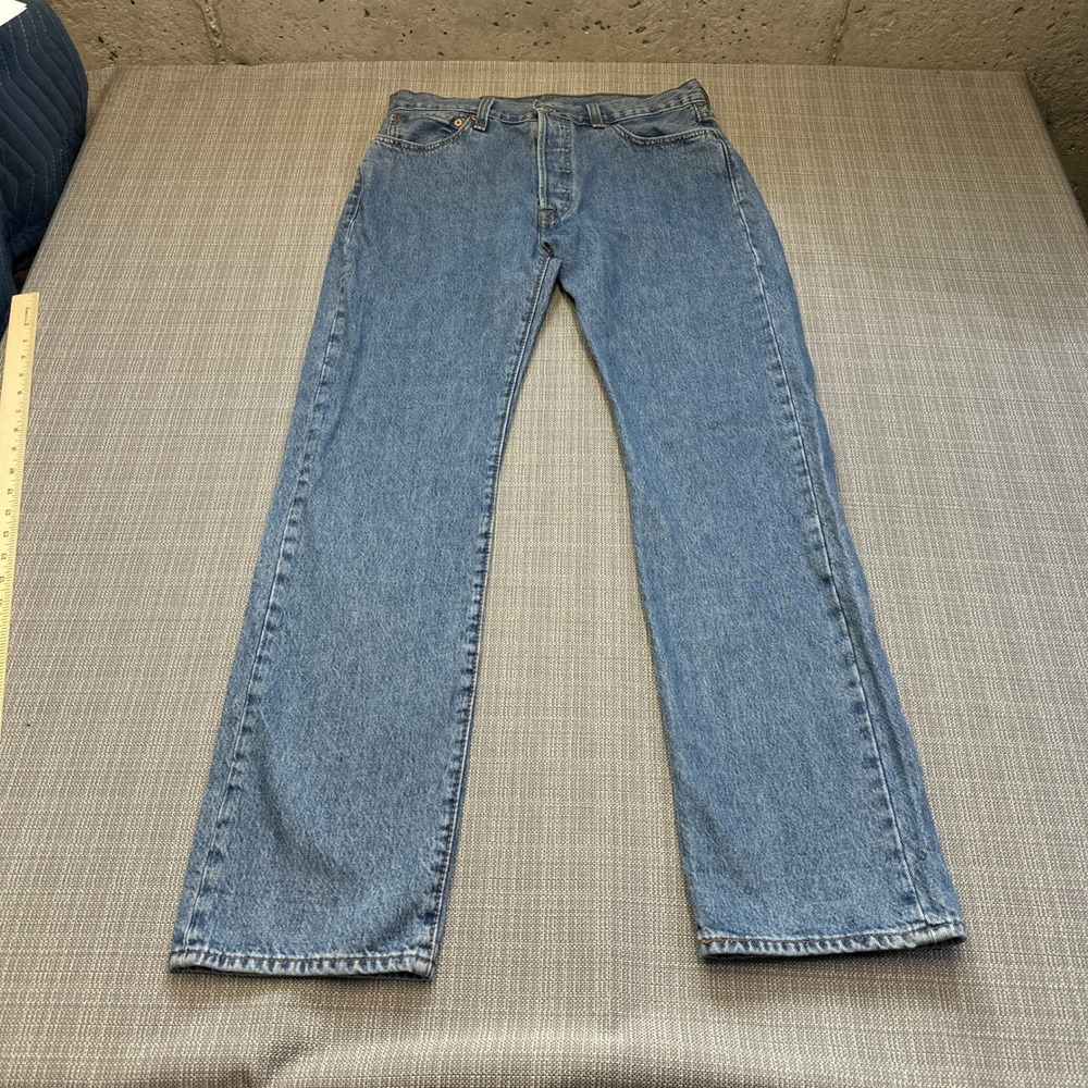 Levis 501 Original Fit Jeans Mens 32x32 Medium Wash Blue Denim Button Fly Pants